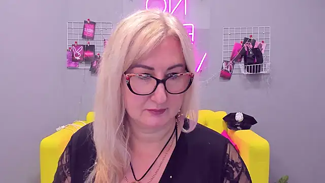 Snapshot of ChristyBrooks chatting on 01.08.25 ChristyBrooks online show from 01.08.25