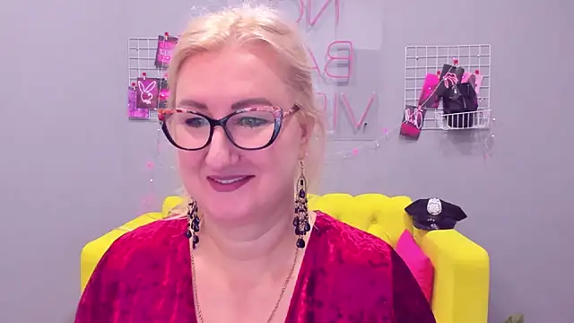 Snapshot of ChristyBrooks chatting on 01.09.25 ChristyBrooks online show from 01.09.25