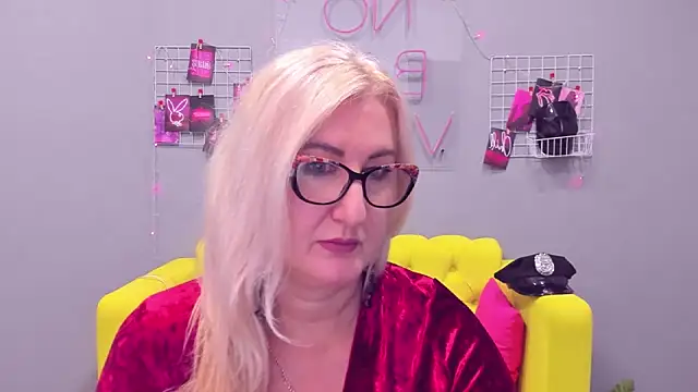 Snapshot of ChristyBrooks chatting on 01.09.25 ChristyBrooks online show from 01.09.25