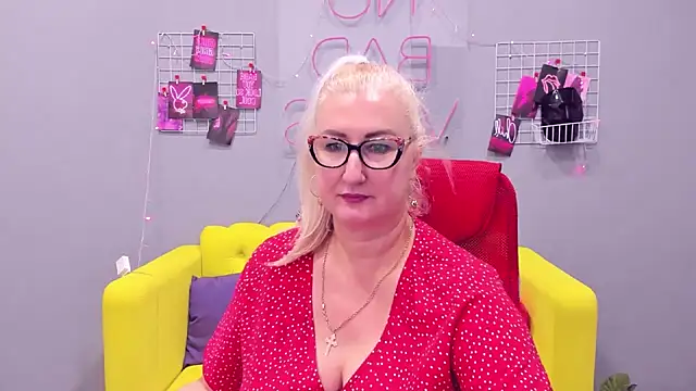 Snapshot of ChristyBrooks chatting on 01.10.25 ChristyBrooks online show from 01.10.25