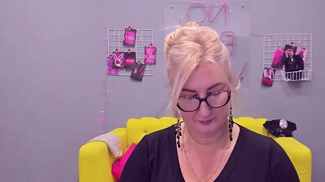 Snapshot of ChristyBrooks chatting on 01.14.25 ChristyBrooks online show from 01.14.25