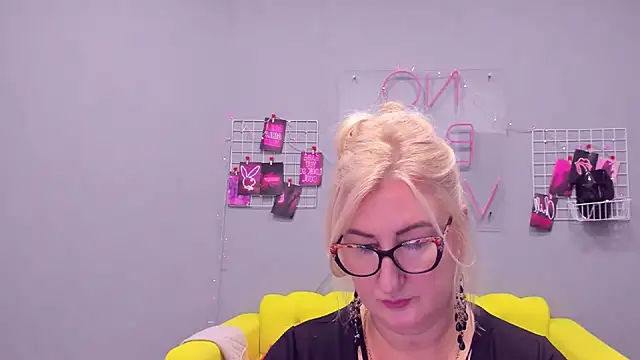 Snapshot of ChristyBrooks chatting on 01.14.25 ChristyBrooks online show from 01.14.25