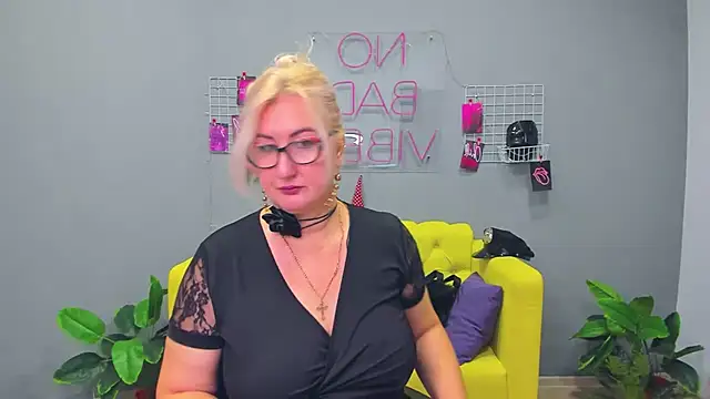 Snapshot of ChristyBrooks chatting on 01.27.25 ChristyBrooks online show from 01.27.25