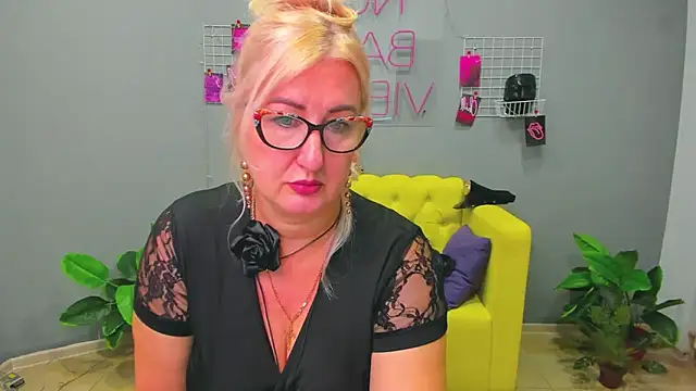 Snapshot of ChristyBrooks chatting on 01.27.25 ChristyBrooks online show from 01.27.25