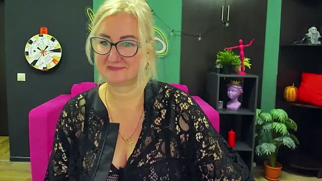 Snapshot of ChristyBrooks chatting on 02.10.25 ChristyBrooks online show from 02.10.25