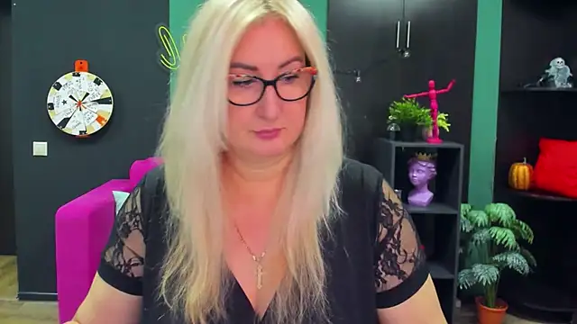 Snapshot of ChristyBrooks chatting on 02.19.25 ChristyBrooks online show from 02.19.25