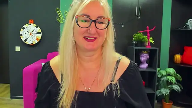 Snapshot of ChristyBrooks chatting on 02.19.25 ChristyBrooks online show from 02.19.25
