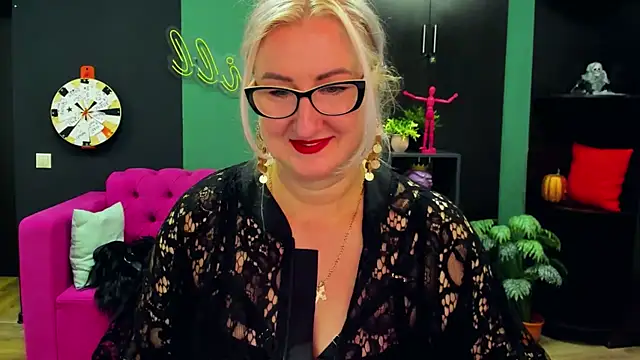 Snapshot of ChristyBrooks chatting on 03.10.25 ChristyBrooks online show from 03.10.25