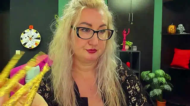 Snapshot of ChristyBrooks chatting on 03.18.25 ChristyBrooks online show from 03.18.25