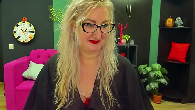 Snapshot of ChristyBrooks chatting on 03.19.25 ChristyBrooks online show from 03.19.25
