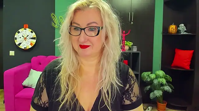 Snapshot of ChristyBrooks chatting on 03.21.25 ChristyBrooks online show from 03.21.25