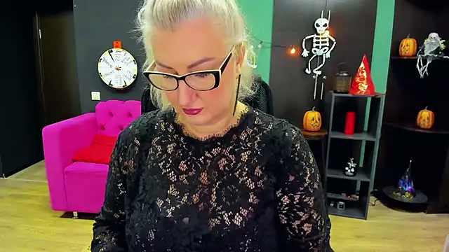 Snapshot of ChristyBrooks chatting on 10.25.25 ChristyBrooks online show from 10.25.25