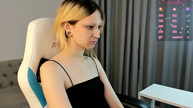 Lexy-Woorhez online show from 10.23.25