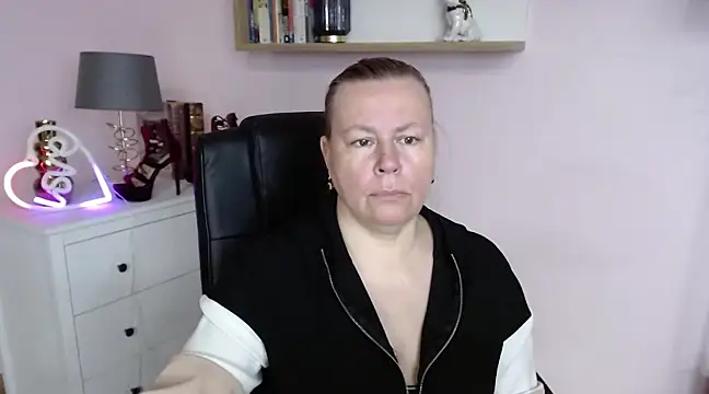 Snapshot of NancyCREAM chatting on 02.23.25 NancyCREAM online show from 02.23.25