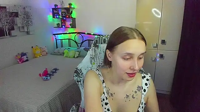 Snapshot of LinaTruly chatting on 04.22.26 LinaTruly online show from 04.22.26