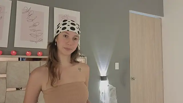 jolie lov online show from 10.28.25