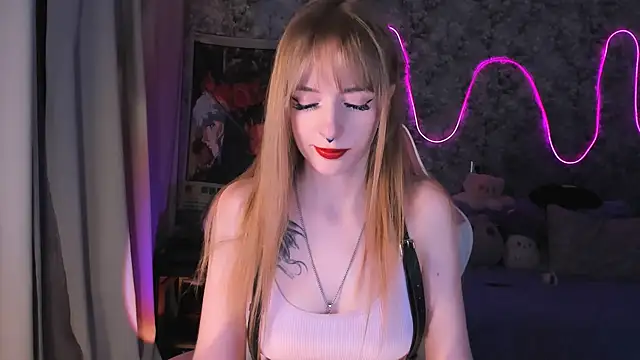 Snapshot of Inma_Lewdness chatting on 02.15.25 Inma Lewdness online show from 02.15.25