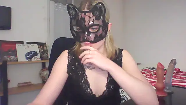 Snapshot of Cat_Valentina chatting on 03.20.25 Cat Valentina online show from 03.20.25