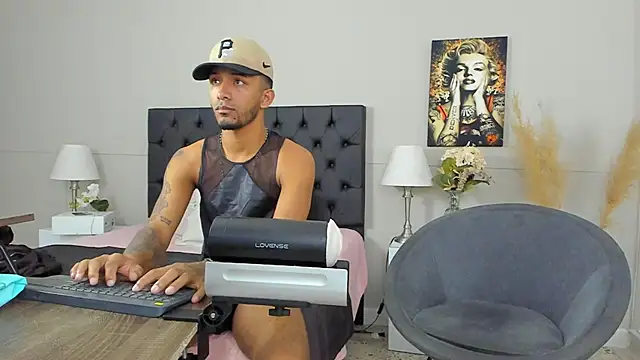 Snapshot of Robin_Rief chatting on 01.29.25 Robin Rief online show from 01.29.25