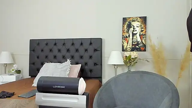 Snapshot of Robin_Rief chatting on 01.30.25 Robin Rief online show from 01.30.25