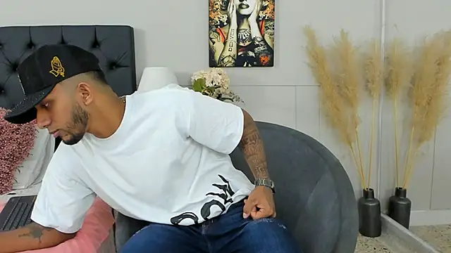 Snapshot of Robin_Rief chatting on 03.07.25 Robin Rief online show from 03.07.25