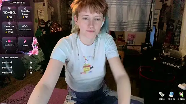 Snapshot of _hellostormy_ chatting on 02.10.25 hellostormy online show from 02.10.25