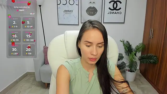 Snapshot of kiim_sweett chatting on 10.14.25 kiim sweett online show from 10.14.25