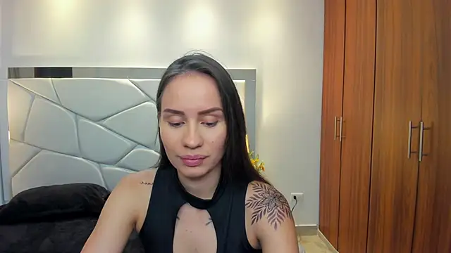 Snapshot of kiim_sweett chatting on 10.15.25 kiim sweett online show from 10.15.25