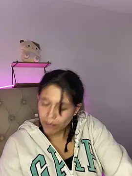 Snapshot of mariana_21x chatting on 02.15.25 mariana 21x online show from 02.15.25