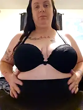 Snapshot of PeakabumPromo chatting on 12.29.24 PeakabumPromo online show from 12.29.24