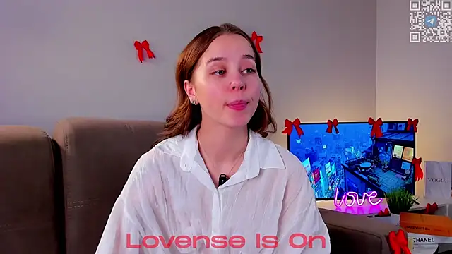 Snapshot of FalineDowlen chatting on 02.14.26 FalineDowlen online show from 02.14.26