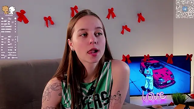 Snapshot of FalineDowlen chatting on 02.20.26 FalineDowlen online show from 02.20.26