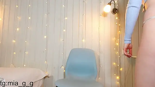 Mia Mia M online show from 10.30.25