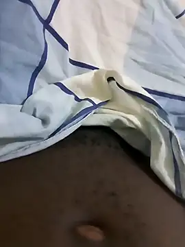 Snapshot of GOLDEN_HQUR chatting on 11.28.25 GOLDEN HQUR online show from 11.28.25