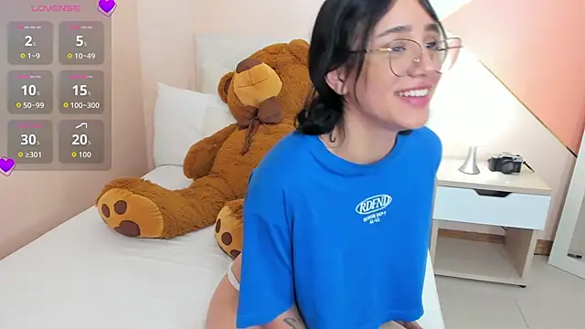 Snapshot of jaade_evergreen chatting on 11.10.25 jaade evergreen online show from 11.10.25