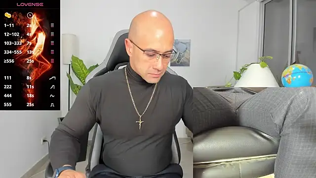 Snapshot of ryan_master_ chatting on 12.18.24 ryan master online show from 12.18.24