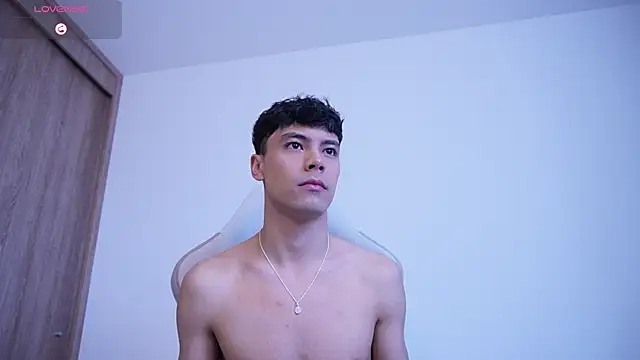 Snapshot of Dammon_Stallion chatting on 01.08.26 Dammon Stallion online show from 01.08.26