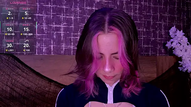 Snapshot of ArtemisaBlake chatting on 10.30.25 ArtemisaBlake online show from 10.30.25