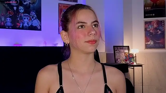 Snapshot of ArtemisaBlake chatting on 12.05.25 ArtemisaBlake online show from 12.05.25