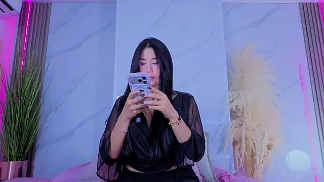 Snapshot of Chlooee__ chatting on 04.28.26 Chlooee online show from 04.28.26