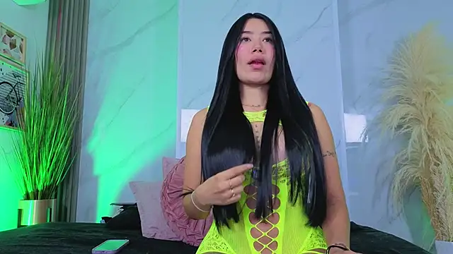 Snapshot of Chlooee__ chatting on 05.04.26 Chlooee online show from 05.04.26