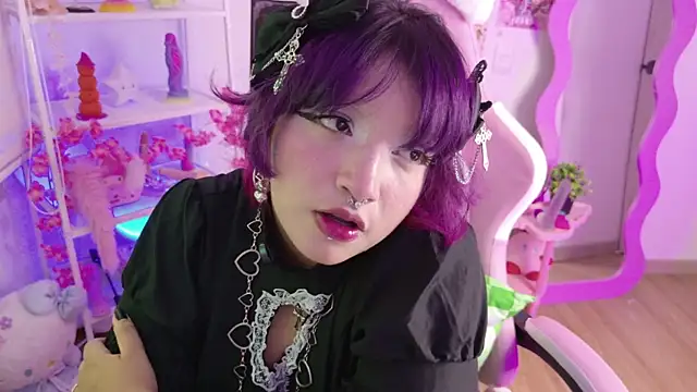 Snapshot of lady_noize chatting on 06.14.26 lady noize online show from 06.14.26