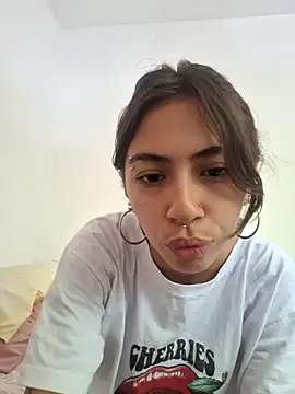 Jazmin-Cerezita online show from 12.18.24