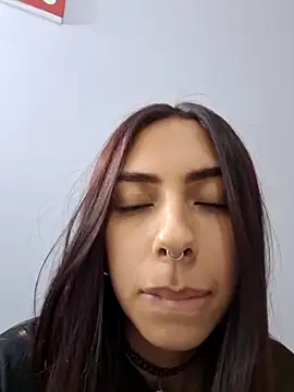 Jazmin-Cerezita online show from 12.17.25