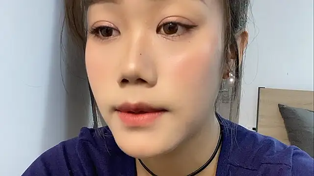 Snapshot of Bella-LL chatting on 02.22.25 Bella-LL online show from 02.22.25