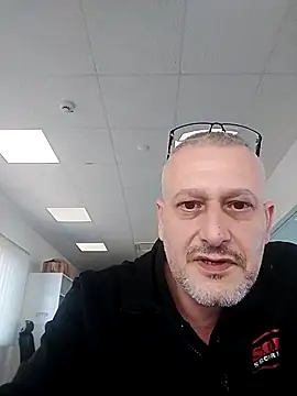 Snapshot of Husoban chatting on 12.18.25 Husoban online show from 12.18.25