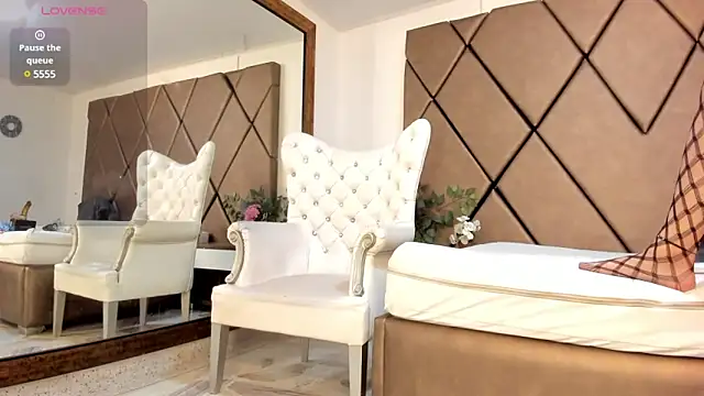 Snapshot of LunitaDiva chatting on 02.11.25 LunitaDiva online show from 02.11.25