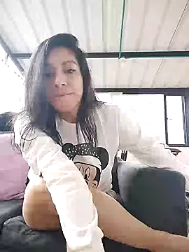 Snapshot of LunaOslon_sq chatting on 12.31.24 LunaOslon sq online show from 12.31.24