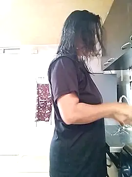 Snapshot of LunaOslon_sq chatting on 01.01.25 LunaOslon sq online show from 01.01.25