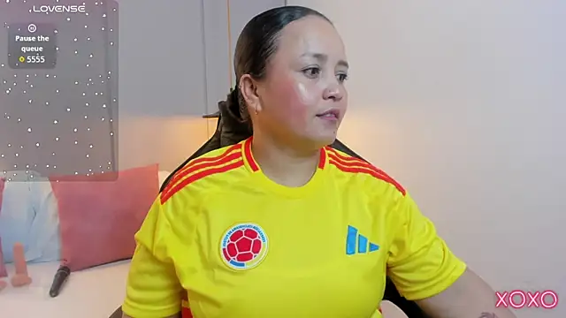 Snapshot of linda_rios_ chatting on 06.17.26 linda rios online show from 06.17.26